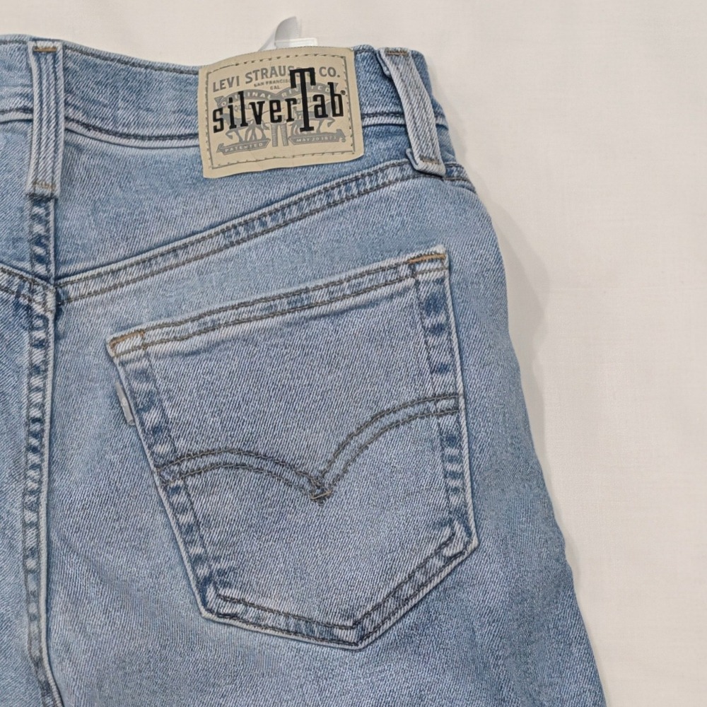 Levi's SilverTab Mom Jeans W28 L27 Light Wash Distressed High Rise Tapered Denim
